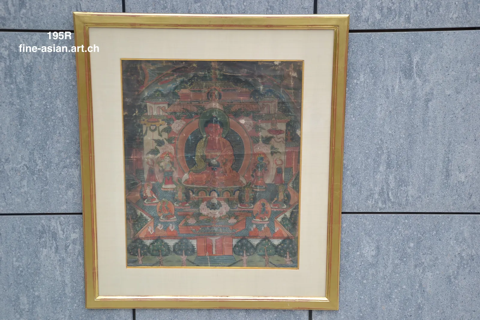 Als antik beschriebenes Thangka des roten Amitabha, gedämpfte Töne, Goldrahmen
