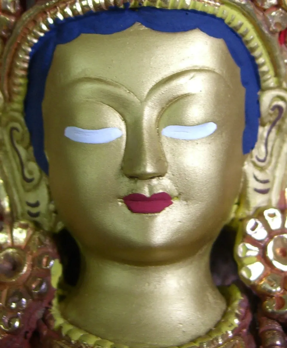Gesicht mit weissen Augen